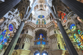 Саграда Фамилия: как самый высокий храм мира выглядит изнутри