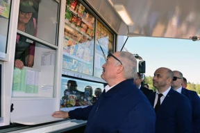 Разговорчики в сети: «Александр Григорьевич, так возьми отпуск, открой магазин на селе. Колю и Витю возьми к себе грузчиками»