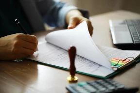 Для уехавших за границу придумали очередное ограничение